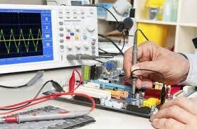 NÍVEL DE QUALIFICAÇÃO IV Escola Secundária Alfredo dos Reis Silveira NOVO CURSO Curso profissional de Técnico/a de ELETRÓNICA, AUTOMAÇÃO e COMPUTADORES NOVO CURSO Ano letivo de 2016/2017 Gostas de