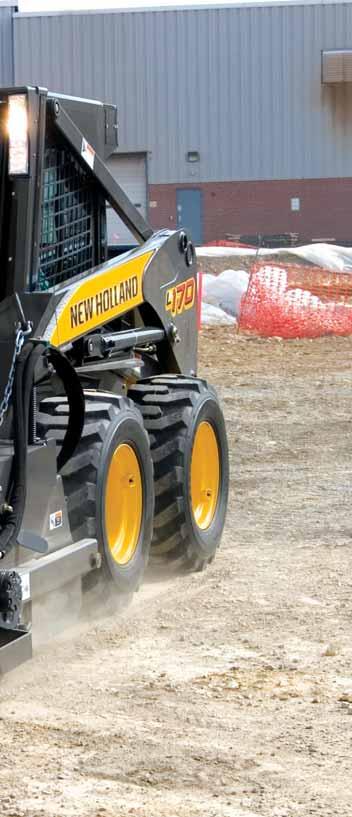 TRABALHO PESADO E CONDIÇÕES DIFÍCEIS? MÃOS À OBRA! As minicarregadeiras New Holland Super Boom são máquinas confiáveis para resistir a qualquer desafio que você enfrentar.