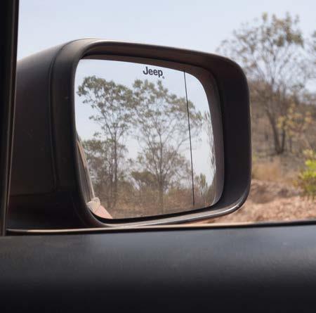 Antes de chegar ao local, no meio do caminho, o Mirante do Vão do Paranã mostra uma das melhores vistas da Chapada.