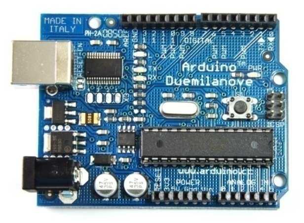 Figura 01 - Arduino Duemilanove Os projetos dos sistemas mecânico, elétrico e de controle dos efetuadores e do trocador foram desenvolvidos paralelamente: Sistema mecânico Os efetuadores e o trocador