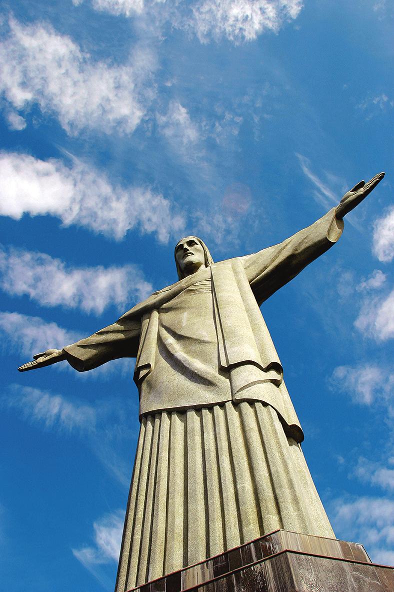 A partir da esquerda, no sentido dos ponteiros do relógio: apreciando o centro do Rio, até à ponte Rio-Niterói, visto do Corcovado; o Pão de Açúcar visto da estátua; os braços abertos de Cristo; uma