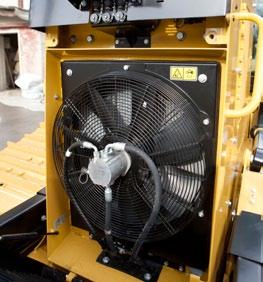 Ventilador Hidráulico Reversível Esta opção permite que o ventilador inverta o fluxo de ar e sopre os detritos para fora das colmeias do radiador