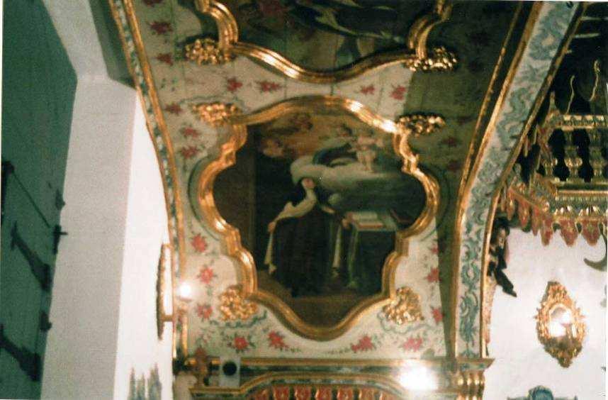 144 Figuras 47 e 48: Pinturas de forro sob o coro da nave central Fonte: Acervo particular de Maria de Fátima