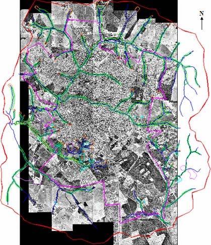 Figura 3: Mosaico das fotografias aéreas ortorretificadas com sobreposição dos vetores das degradações, drenagens (azul), perímetro urbano (magenta) e limite da área de estudo (vermelho). 4.2.