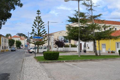 O Complexo Cultural da Quinta da Raposa, situado na antiga corredoura medieval (zona ampla exterior às muralhas, para onde a então a Vila de Mafra se desenvolveu), alberga, actualmente, diversos