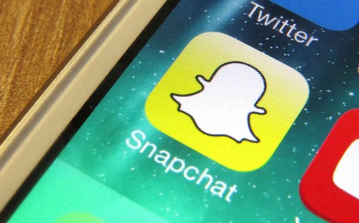 Snapchat para totós Date : 10 de Agosto de 2015 Após o sucesso da aplicação Instagram, que consiste apenas na partilha de imagens em formato quadrado, foi lançada mais uma app de partilha de fotos