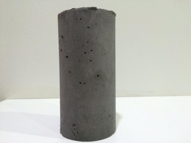 (a) concreto geopolimérico, (b) concreto com cimento Portland.