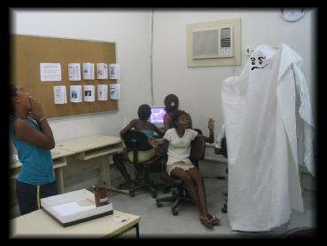 Este fantasma assustava as pessoas e por isso a Sala de Informática era mal assombrada.