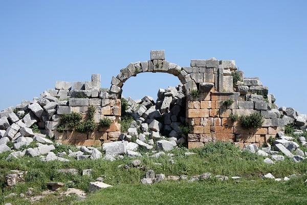 Ruinas do Portão da Antioquia, Apameia, Síria, Asia.