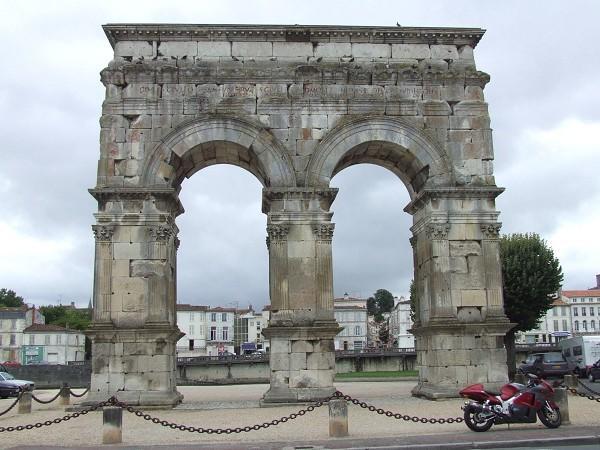 Arch of Germanicus. Arco romano em Saintes, na França.