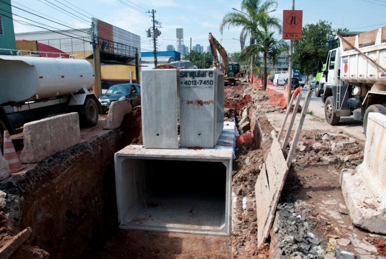 Foto 7 - Obras de reforço das galerias da Av.