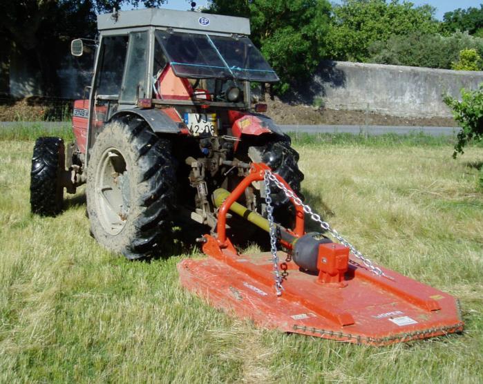 deste órgão: Controlo de Equipamentos e Mecanização Aplicada 2010/2011 Ainda que os veios de Cardan tenham elevada flexibilidade, não deverão