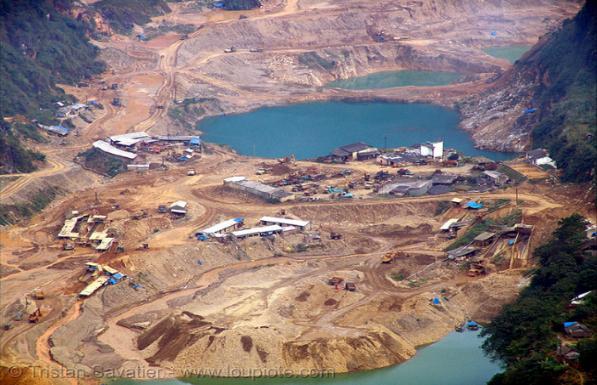 céu aberto (open pit); uso de draga; uso de retro