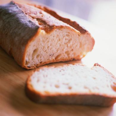 Produção de Pão Levedura Saccharomyces cerevisiae Temperatura favorável é de 27ºC Hidrólise do amido da farinha em açúcares simples e posterior transformação em CO2 e etanol.