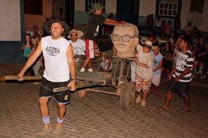 Abre alas do Bloco Caipira, carnaval 2010 IVT: A cidade precisará recuperar-se das consequências desta enchente. Quais são as ações, no momento, para esta recuperação?