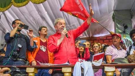 Ex-presidente Luiz Inácio Lula da Silva Primeiro a gente teve ambiguidade, a expansão de alguns direitos e, ao mesmo tempo, a mercantilização de outros, porque as coisas avançaram no front da