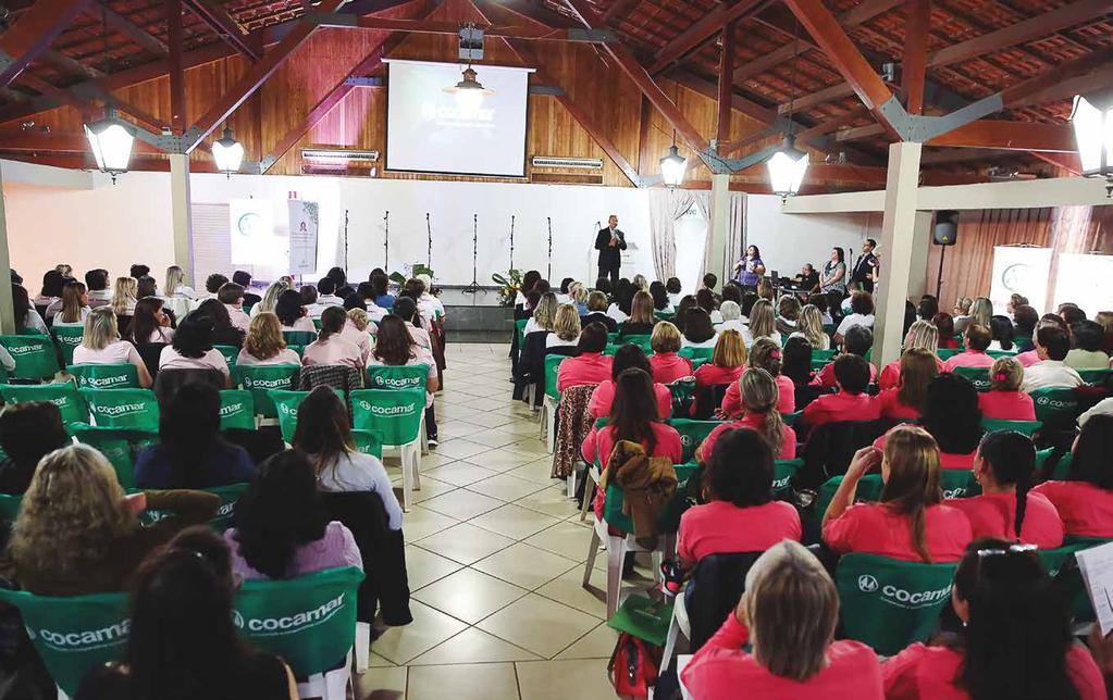 ESPECIAL Fotos: Marli Vieira / Assessoria Sistema Ocepar Elicoop reuniu mais de 200 líderes femininas na Associação da Cocamar, em Maringá Intercâmbio de realidades A organização do quadro social no