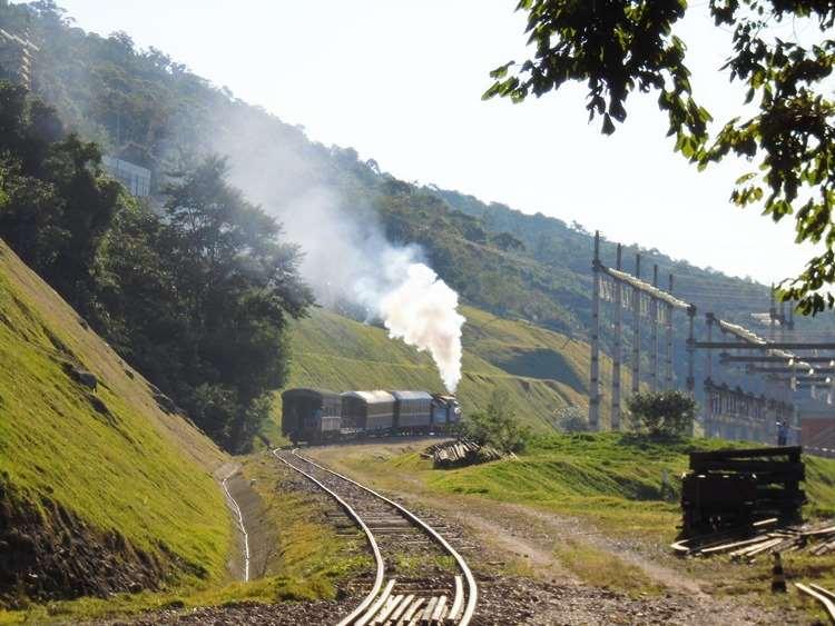 realizando também várias interferências na via como nivelamento e rebitolamento, garantindo assim a segurança da nossa composição.