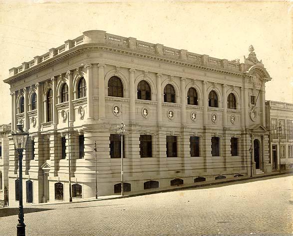 12 Em 1906 foi anexada ao então recém criado Arquivo Público.