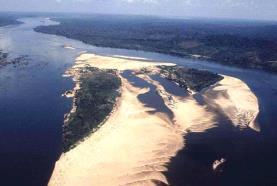 Bacia do Amazonas Bacia do Araguaia-Tocantins Solimões + Rio Negro = Rio Amazonas Araguaia Tocantins Maior bacia