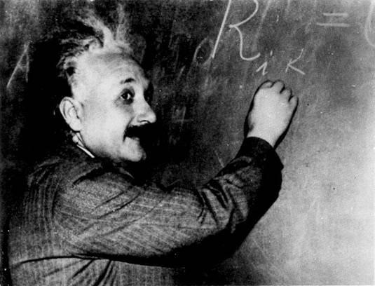 Buracos Negros na Física 1915: Albert Einstein completa a sua Teoria Geral da Relatividade TRG.