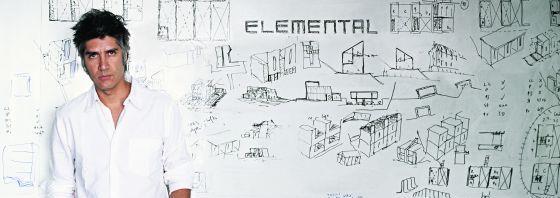 PS/UEG 2016/2 Prova de Habilidade Específica - Caderno I 2/9 O desenho é a expressão gráfica da forma, linguagem essencial do arquiteto.