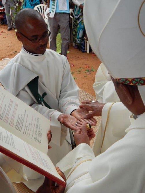 Mozambico de Vilanculos, que muito colaboraram na organização e dinamização da liturgia e do acolhimento. A celebração decorreu ao ar livre e foi muito participada.