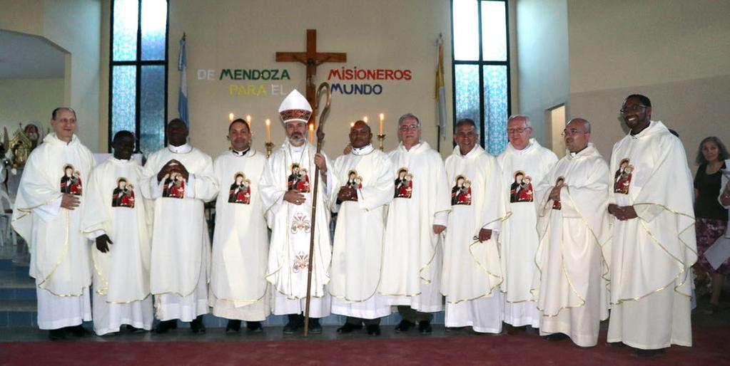 DE MENDOZA MISIONEROS PARA EL MUNDO Hace 5 años, el Instituto Misiones Consolata comenzó a proyectar un nuevo estilo de comunidad en función a la formación y al apostolado.