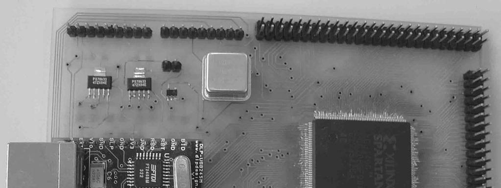 Desenvolvimento de uma placa protótipo baseada numa FPGA Manuel Almeida Resumo Este artigo descreve a implementação de uma placa protótipo tendo por base uma FPGA (Field Programmable Gate Array)