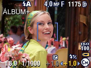 Como fotografar e gravar vídeos ISO controla a sensibilidade do sensor da câmera (80, 100, 200, 400, 800). Ajustes mais altos são mais sensíveis à luz, mas podem produzir chuvisco na foto.
