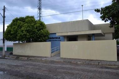 Também sabemos que o distrito teve o privilégio de receber a biblioteca criada com o objetivo de incentivar o hábito da leitura e servir de espaço para estudos, a Biblioteca Raquel de Freitas Araújo,