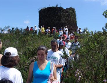 3. Caminhada pelo sítio arqueológico do Morro da Queimada promovida pela Câmara Municipal de Vereadores. Arquivo CMV. 4.