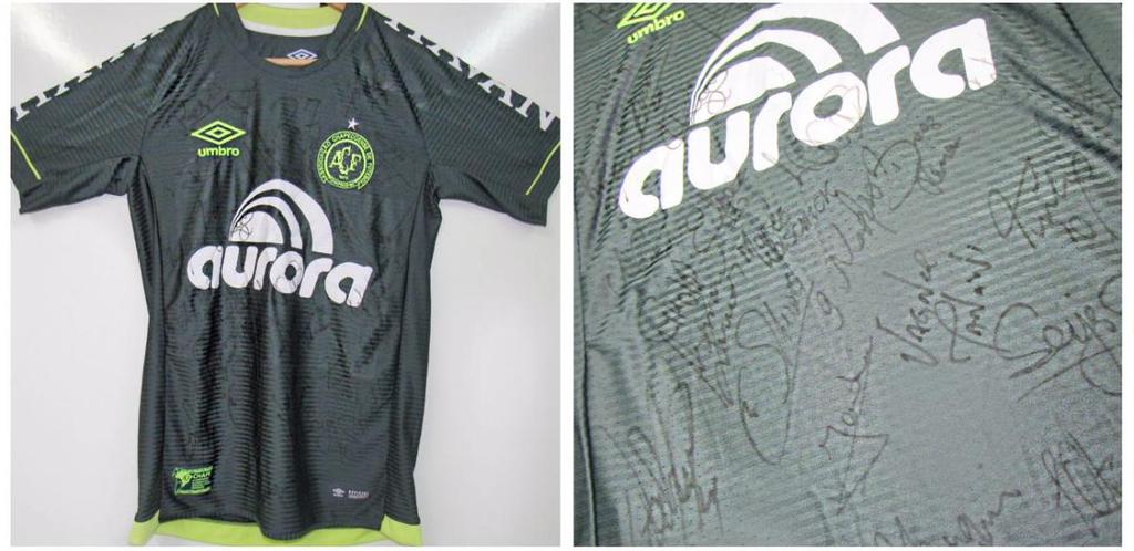 LOTE 06: Camisa Oficial Associação Chapecoense de Futebol Libertadores da América 2016, devidamente autografada pelo time