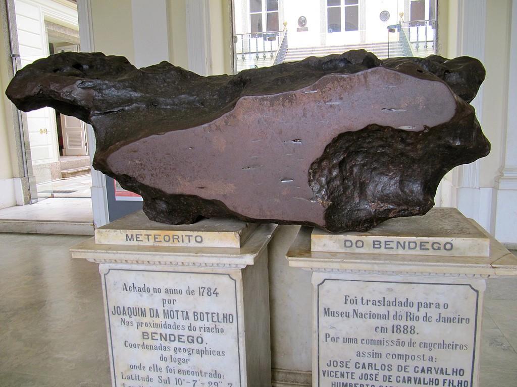 Meteorito Brasileiro O meteorito de Bendegó, um siderito, foi encontrado em 1784 perto do riacho do mesmo nome, na Bahia.