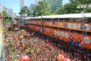 O funcionamento dos camarotes ainda parece estar voltado para o desfile dos blocos. O senhor acha que há uma tendência a que aconteça uma programação paralela à festa das ruas?