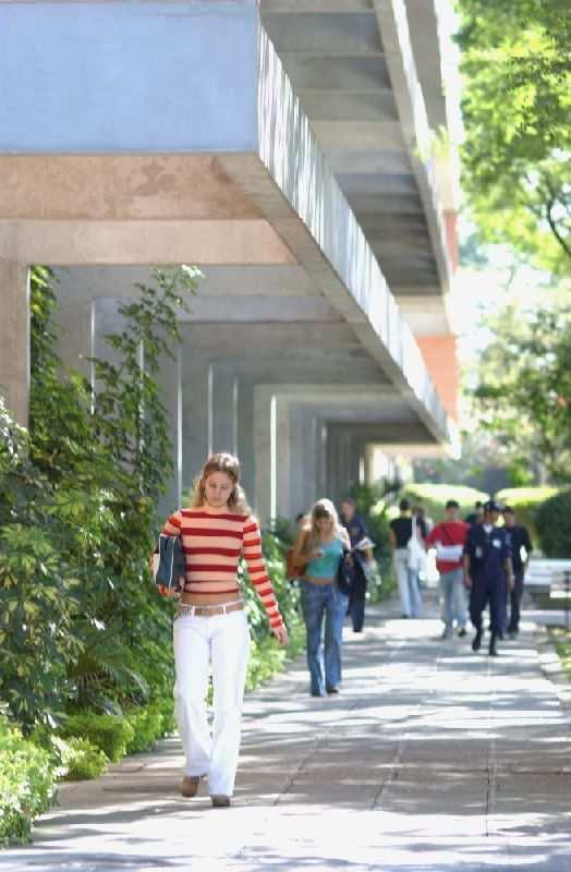 Missão da PUCPR A Pontifícia Universidade Católica do Paraná, orientada por princípios éticos, cristãos e maristas, tem por missão desenvolver e difundir