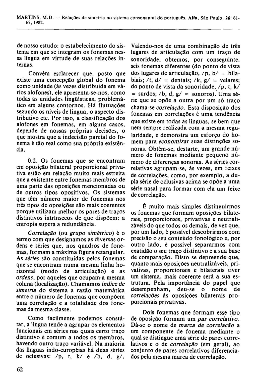 de nosso estudo: o estabelecimento do sistema em que se integram os fonemas nessa língua em virtude de suas relações internas.