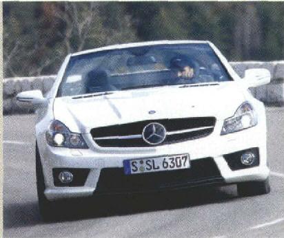 Só o SLS Coupé ostenta as portas de abertura em asa de gaivota Mercedes SL,