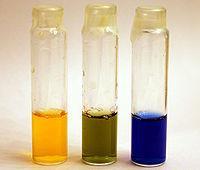Ácidos e bases Bromotimol: é um indicador que em solução ácida fica amarelo, em solução básica fica azul e em solução neutra
