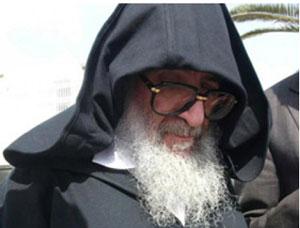 - O famoso rabino Elazar Abuhatzeira foi assassinado à punhaladas enquanto recebia adeptos que estavam na fila em busca de um aconselhamento numa Yeshivah perto de Beer Shevah.