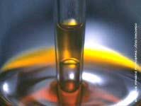 Tipos de lubrificantes: Tipos de lubrificantes: a) Gasosos; b) Sólidos; c) Líquidos; d) Pastosos; a) Lubrificantes gasosos: De uso restrito, geralmente em locais de difícil penetração. Ex.