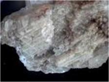 ferro. -O calcário é importante comercialmente como fonte de cal.