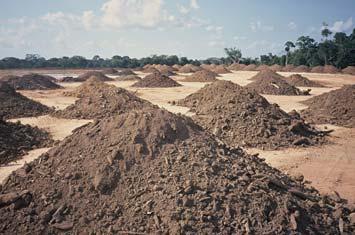 Pará Pigmentos S/A Mina de bauxita no planalto de Poços de Caldas, CBA foto: Prominer Projetos Operações unitárias na lavra a céu aberto (2)