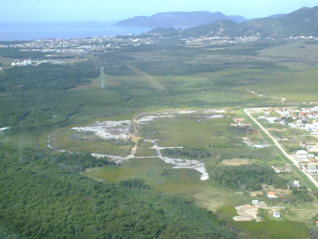 Area 1 RESEX Pirajubae No Estudo de Impacto Ambiental e autorizações concedidas referentes ao Acesso ao novo terminal do Aeroporto Hercílio Luz não são previstos acessos secundários o que