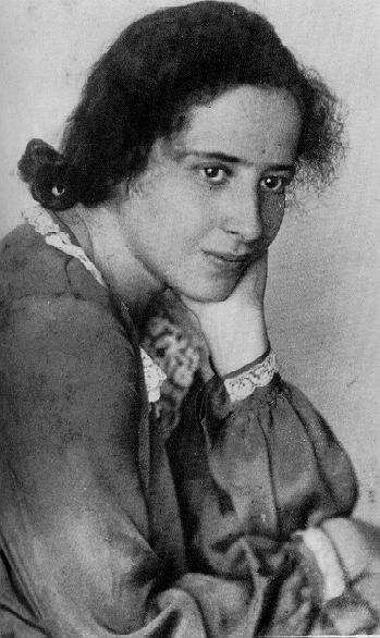 Hannah Arendt Johanna Arendt nasceu em 1906 na Alemanha; Era judia mas recebeu uma educação liberal.