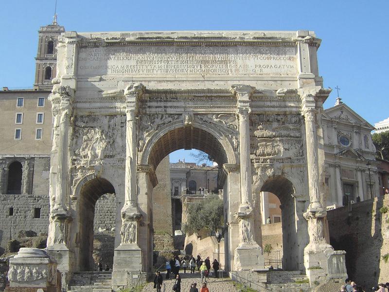inspiraram muitas construções a partir de sua forma simétrica e bem resolvida de composição. Fig. 27: Arco de Septimius Severus, em Roma. Fonte: http://historiadaarte.pbworks.