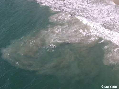 baixa energia e as condições inseguras se dão pela arrebentação de ondas moderadas e fortes do tipo mergulhante às praias intermediárias de média e alta energia. II. 3.