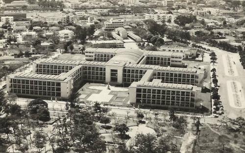 Fomento económico das colónias - (1940 ) Aumento da colonização branca - (1953 ) Planos de Fomento passam a incluir investimentos nas colónias: - infraestruturas; - sector agrícola; - sector