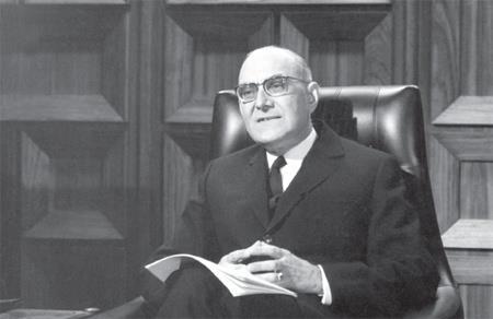 O surto industrial (continuação) - Aproximação à economia europeia e mundial: - (1960) Portugal fundador da EFTA - (1960) Portugal aprova BIRD e FMI - (1962) Portugal adere ao GATT - (1965-67) Plano