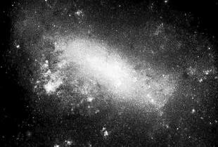 Observatórios Virtuais - Atividade: Galáxias Tipos e Classificação 5 Foto das galáxias irregulares Grande Nuvem de Magalhães e Pequena Nuvem de Magalhães Quadro-resumo das